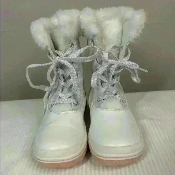 Kelly & Katie Aurora kids showboat silver white pink size 3M EUC let it go - Picture 13 of 15